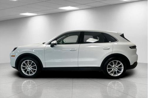 2024 Porsche Cayenne Base (Tiptronic)