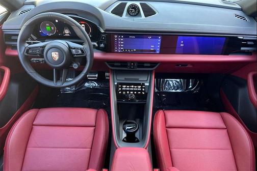 2025 Porsche Macan 4S