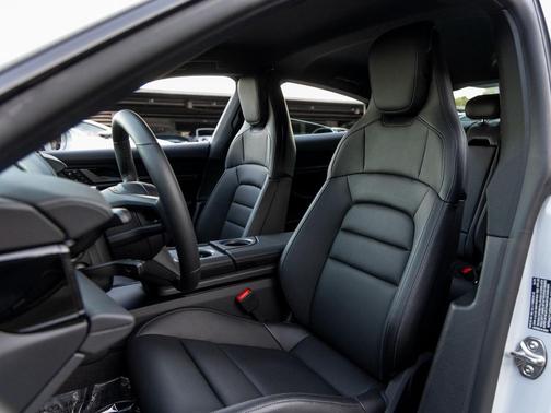 2025 Porsche Taycan 4