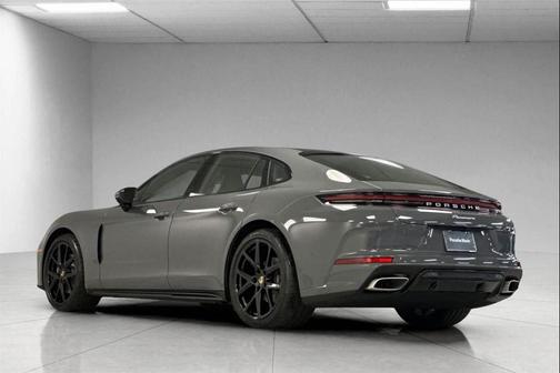 2025 Porsche Panamera 4