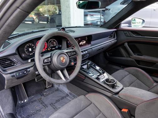 2025 Porsche 911 Carrera GTS