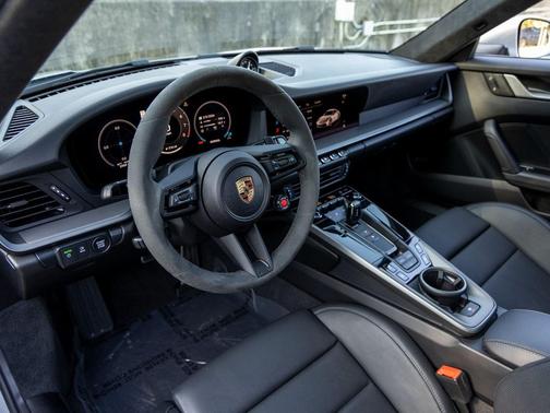 2025 Porsche 911 Carrera