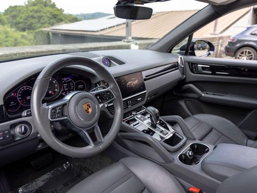 Moonlight Blue Metallic 2022 Porsche Cayenne Cayenne