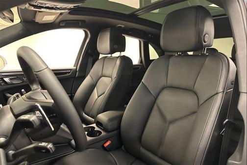 2025 Porsche Macan T