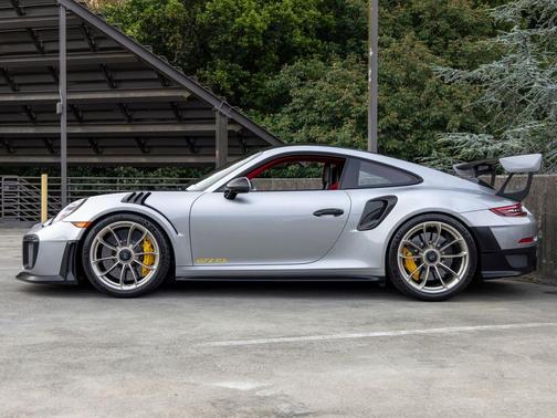 GT Silver Metallic 2018 Porsche 911 GT2 RS