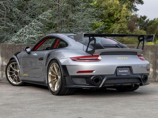 GT Silver Metallic 2018 Porsche 911 GT2 RS
