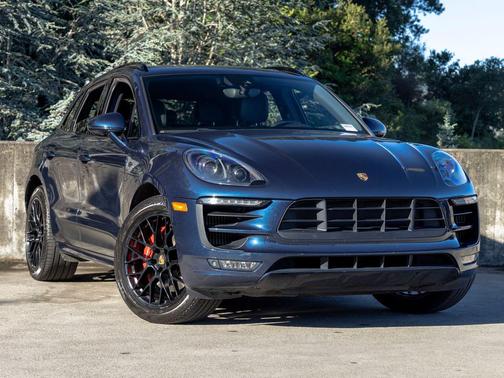 Night Blue Metallic 2018 Porsche Macan Macan GTS