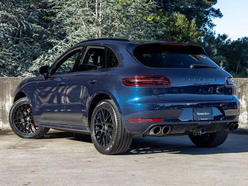 Night Blue Metallic 2018 Porsche Macan Macan GTS