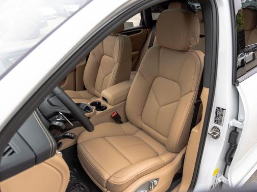 Carrara White Metallic 2026 Porsche Macan T
