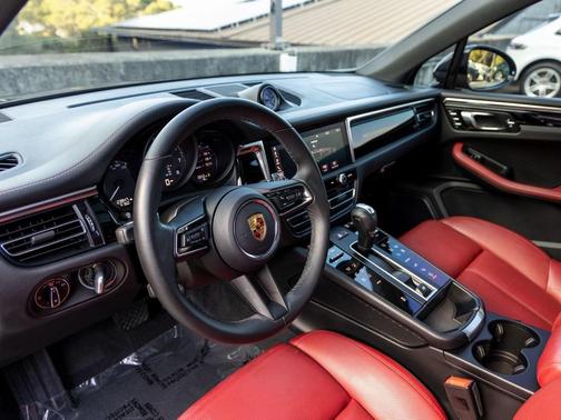 2023 Porsche Macan T