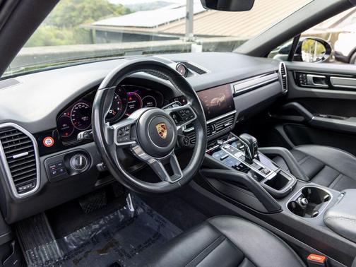 2023 Porsche Cayenne Platinum Edition