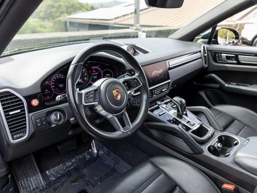 2023 Porsche Cayenne Platinum Edition