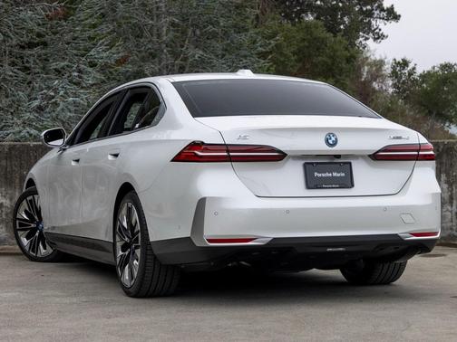 2025 BMW i5 xDrive40