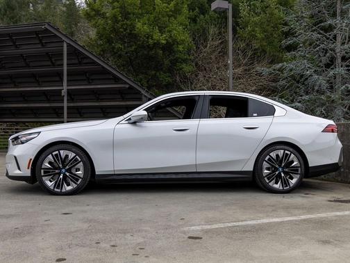 2025 BMW i5 xDrive40