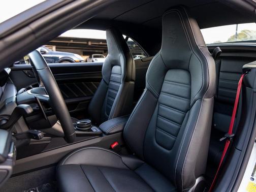 2025 Porsche 911 Carrera GTS