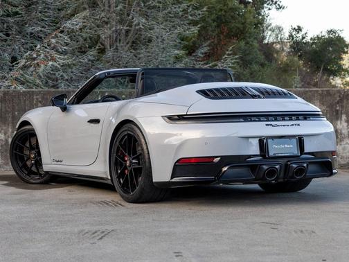 2025 Porsche 911 Carrera GTS