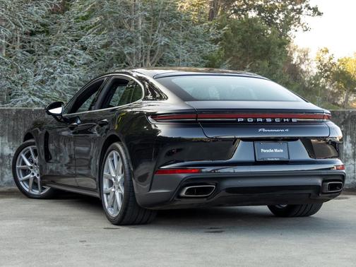 2024 Porsche Panamera 4