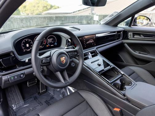 2026 Porsche Panamera 4