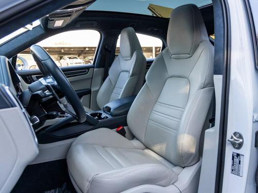 2023 Porsche Cayenne GTS