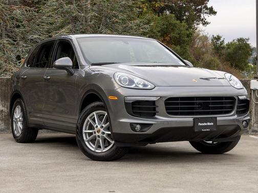 2017 Porsche Cayenne Base (Tiptronic)