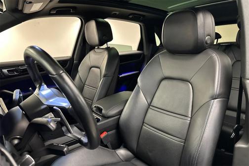 2022 Porsche Cayenne Base (Tiptronic)