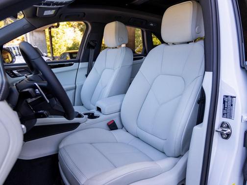 2025 Porsche Macan T