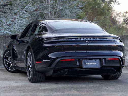2025 Porsche Taycan 