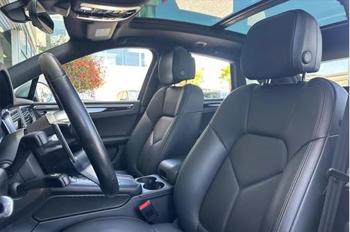 2021 Porsche Macan Base