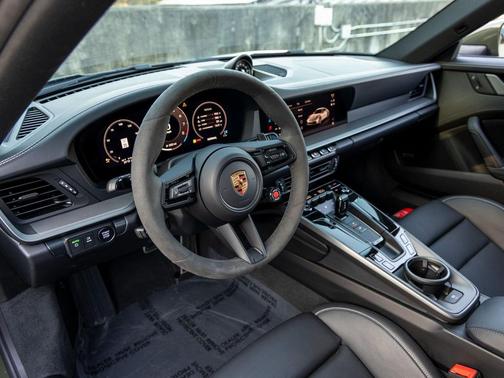 2025 Porsche 911 Carrera