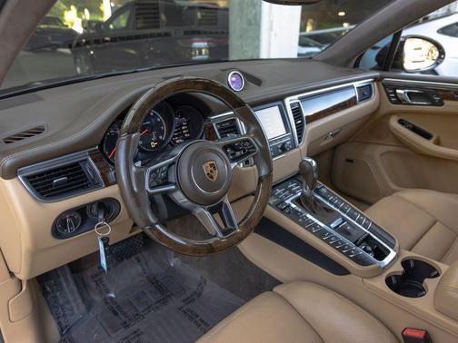 2016 Porsche Macan Macan Turbo