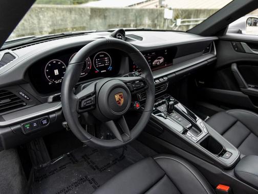 2025 Porsche 911 Carrera