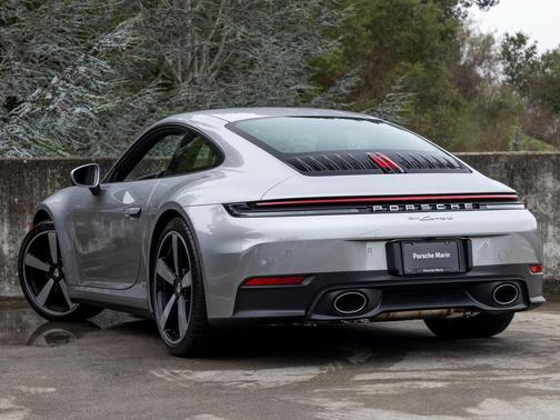 2025 Porsche 911 Carrera