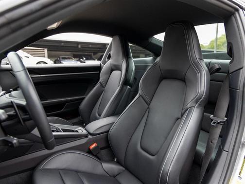 2025 Porsche 911 Carrera