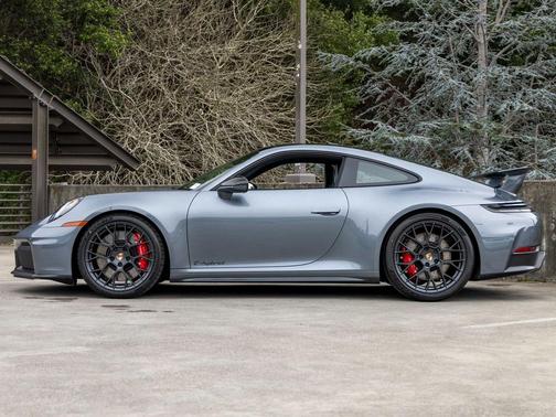 2026 Porsche 911 Carrera 4 GTS