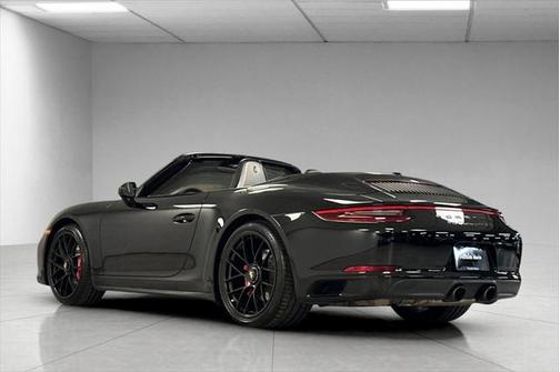 2019 Porsche 911 Carrera 4 GTS