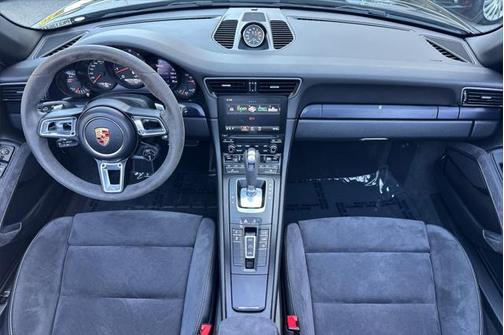 2019 Porsche 911 Carrera 4 GTS
