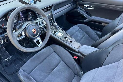2019 Porsche 911 Carrera 4 GTS