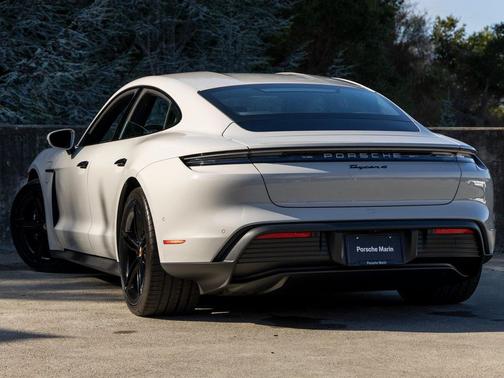 2025 Porsche Taycan 4