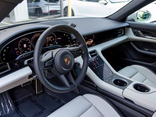 2025 Porsche Taycan 4
