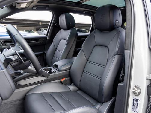 2025 Porsche Cayenne GTS