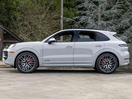 2025 Porsche Cayenne GTS