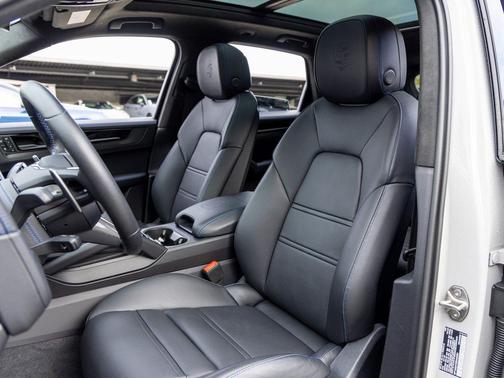 2025 Porsche Cayenne GTS