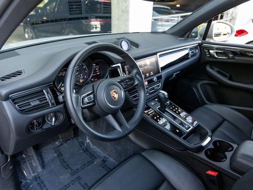 2024 Porsche Macan 