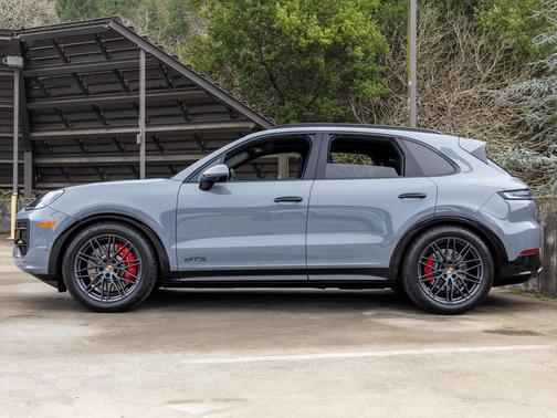2026 Porsche Cayenne GTS