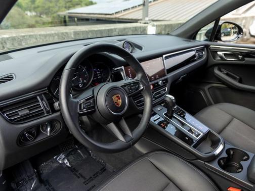 2025 Porsche Macan T