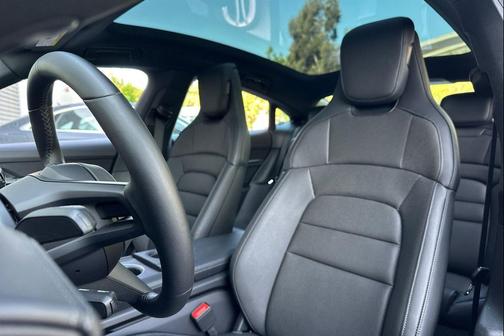 2025 Porsche Taycan 4