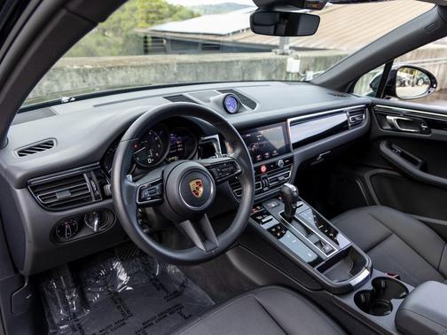 2025 Porsche Macan T