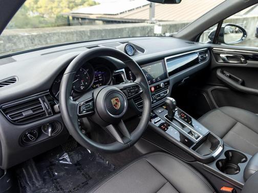2025 Porsche Macan T