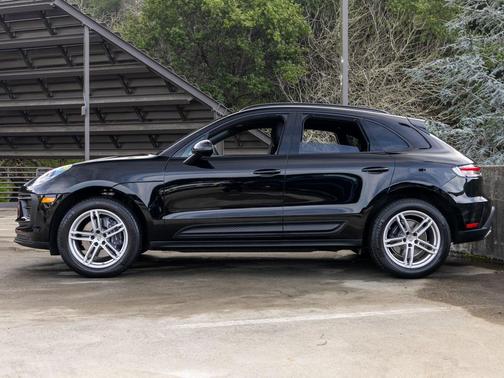 2025 Porsche Macan T