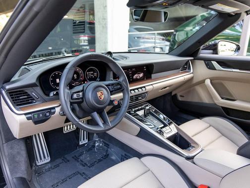 2025 Porsche 911 Carrera